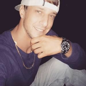 Meet your Posher, Corey